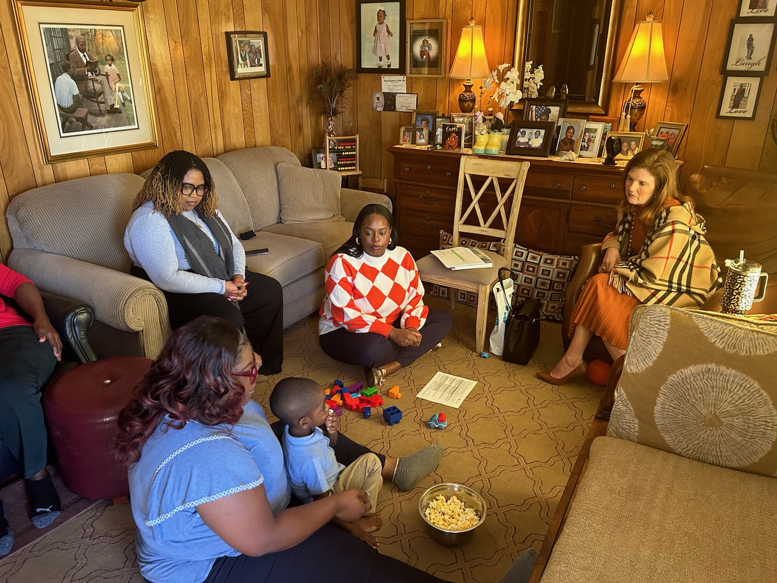 Lieutenant Governor of South Carolina Pamela Evette participates in home visit with Lexington County mom